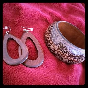 Wood bracelet and earrings